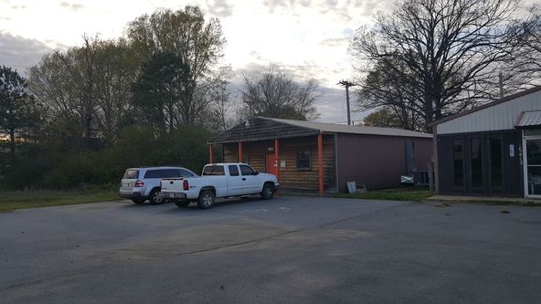 Commercial Building in Strategic I-30 Location: 15408 Interstate 30 N, Benton, AR 72019